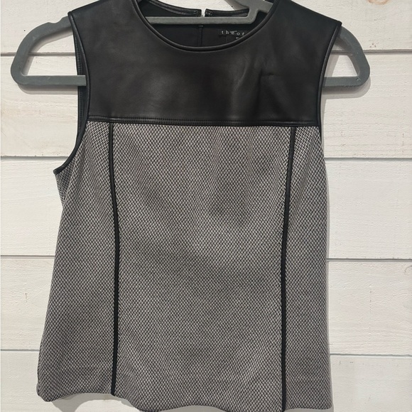 Theory Modern Seamed Shell
Leather Detailing Black and Gray in size 0 - Picture 9 of 14